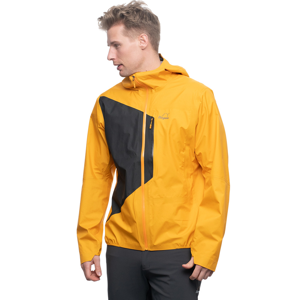 Мъжко хардшел яке Bergans Y LightLine Air 3L Shell Jacket Men Mango Yellow / Dark Shadow Grey 2025