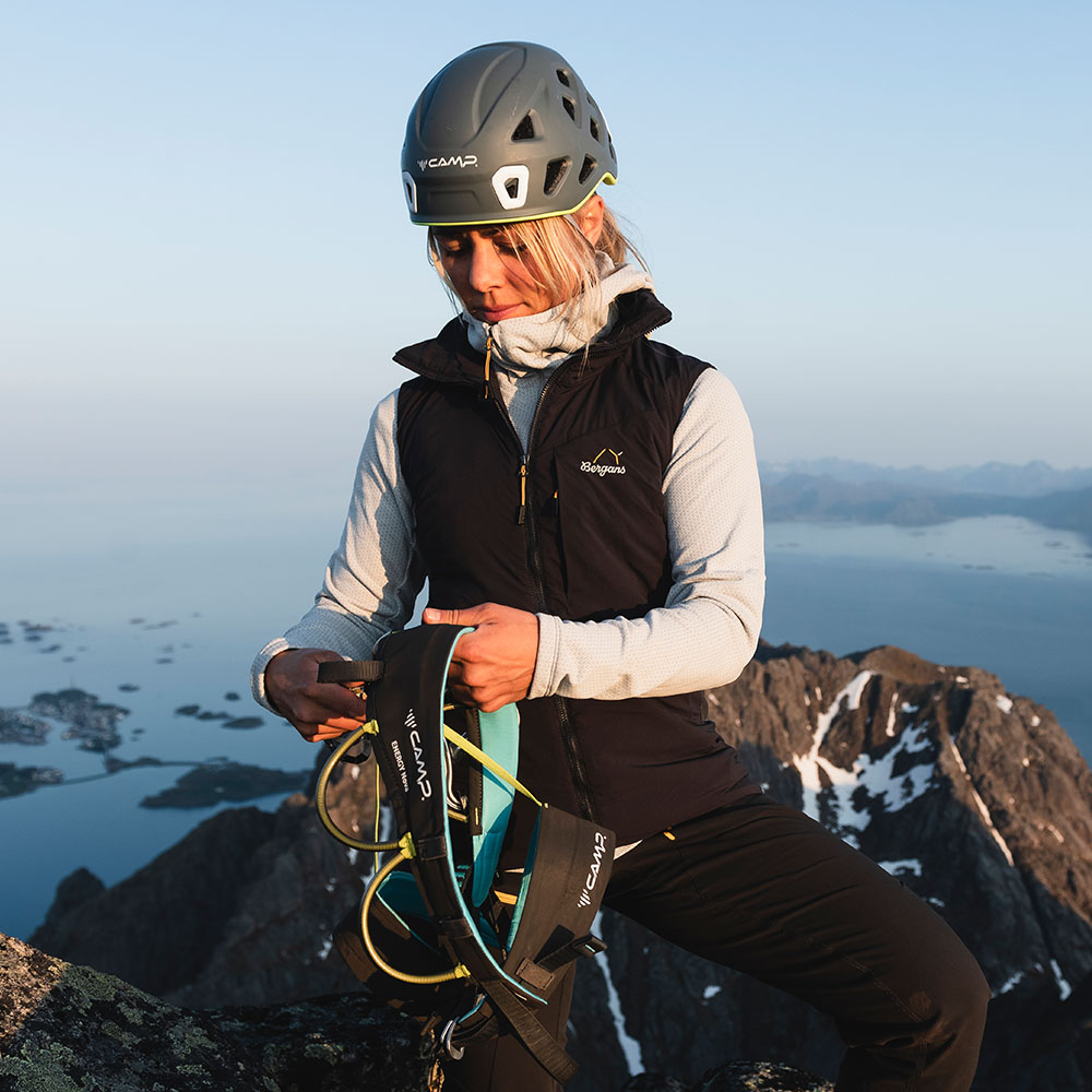 Мъжки елек с изолация Bergans MountainLine Light Insulated Air Vest Men Dark Shadow Grey