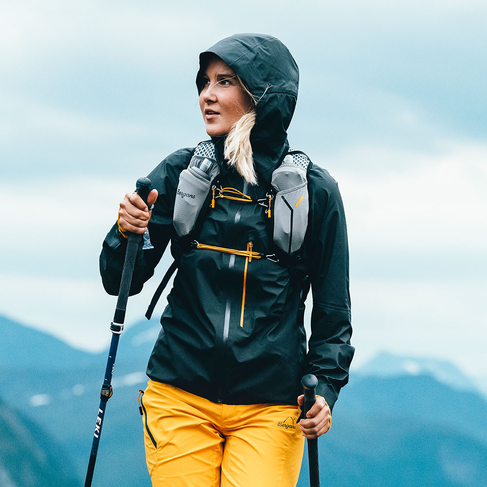 Туристическа раница Bergans Y LightLine Fastpack 24L Dark Shadow Grey / Mango