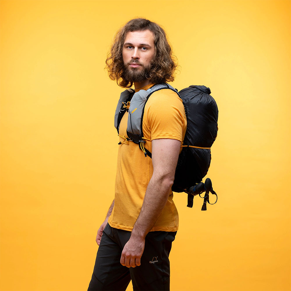 Туристическа раница Bergans Y LightLine Fastpack 24L Dark Shadow Grey / Mango