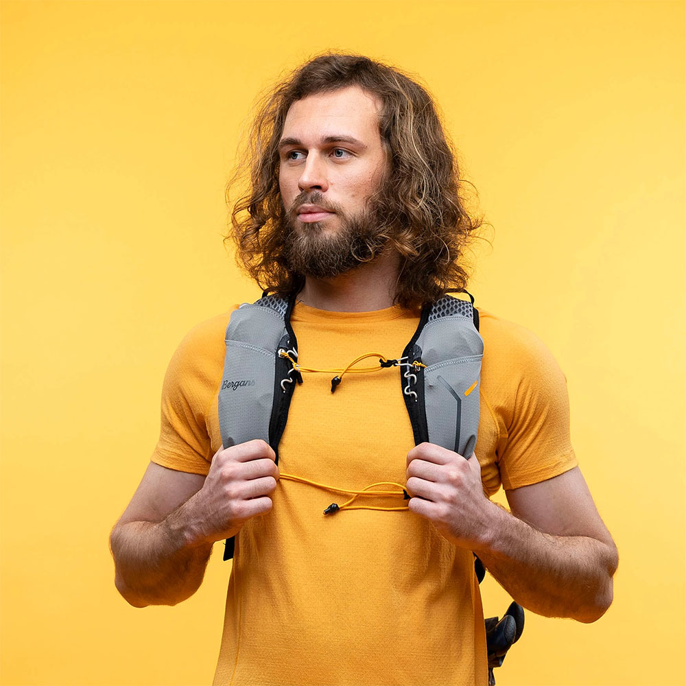 Туристическа раница Bergans Y LightLine Fastpack 24L Dark Shadow Grey / Mango