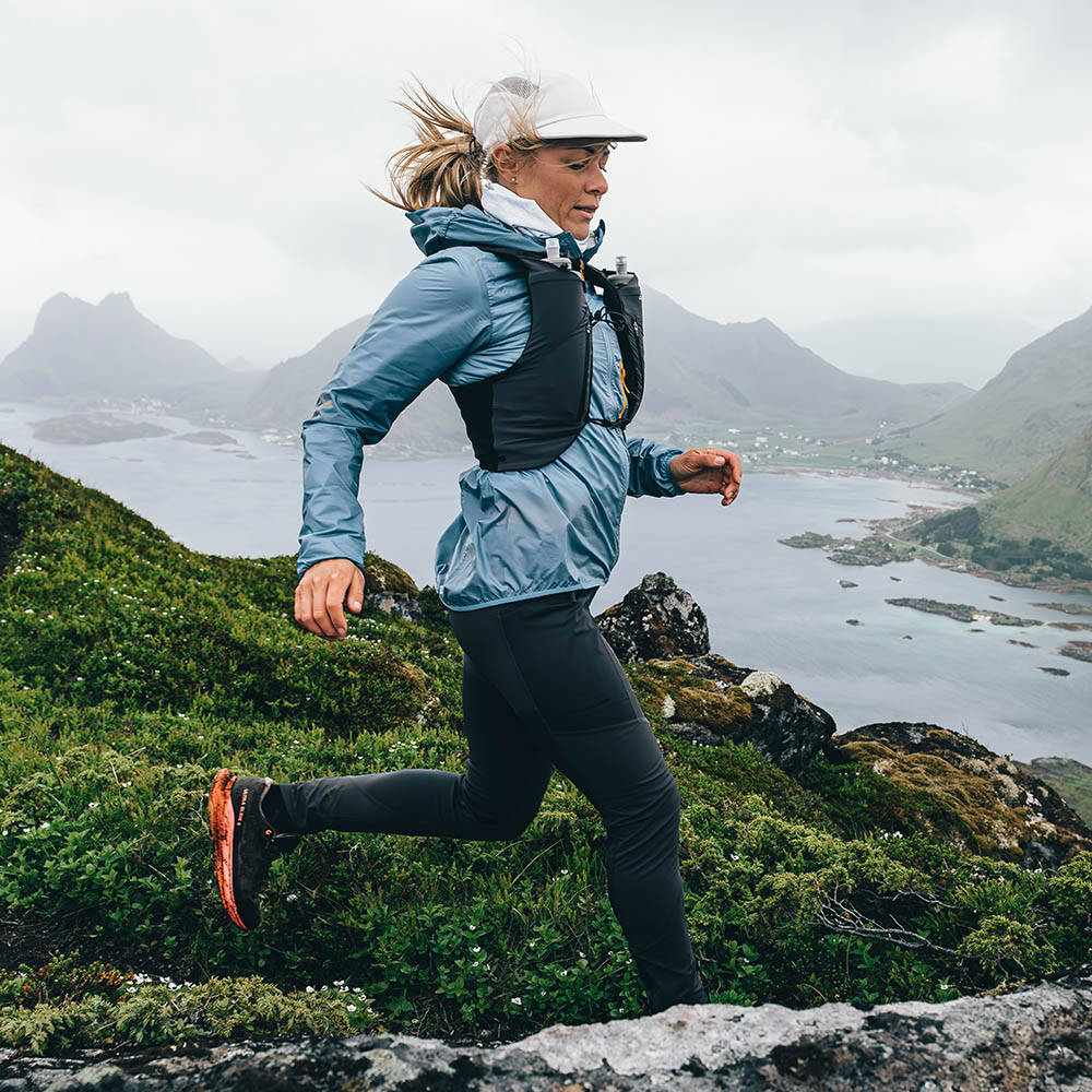 Жилетка за бягане Bergans Y LightLine Hydration Vest 5 Black 2025