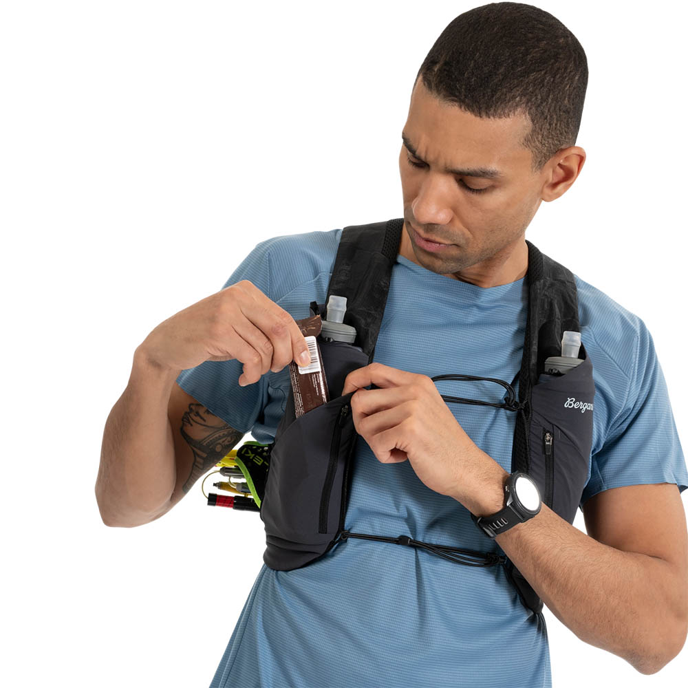 Жилетка за бягане Bergans Y LightLine Hydration Vest 5 Black 2025