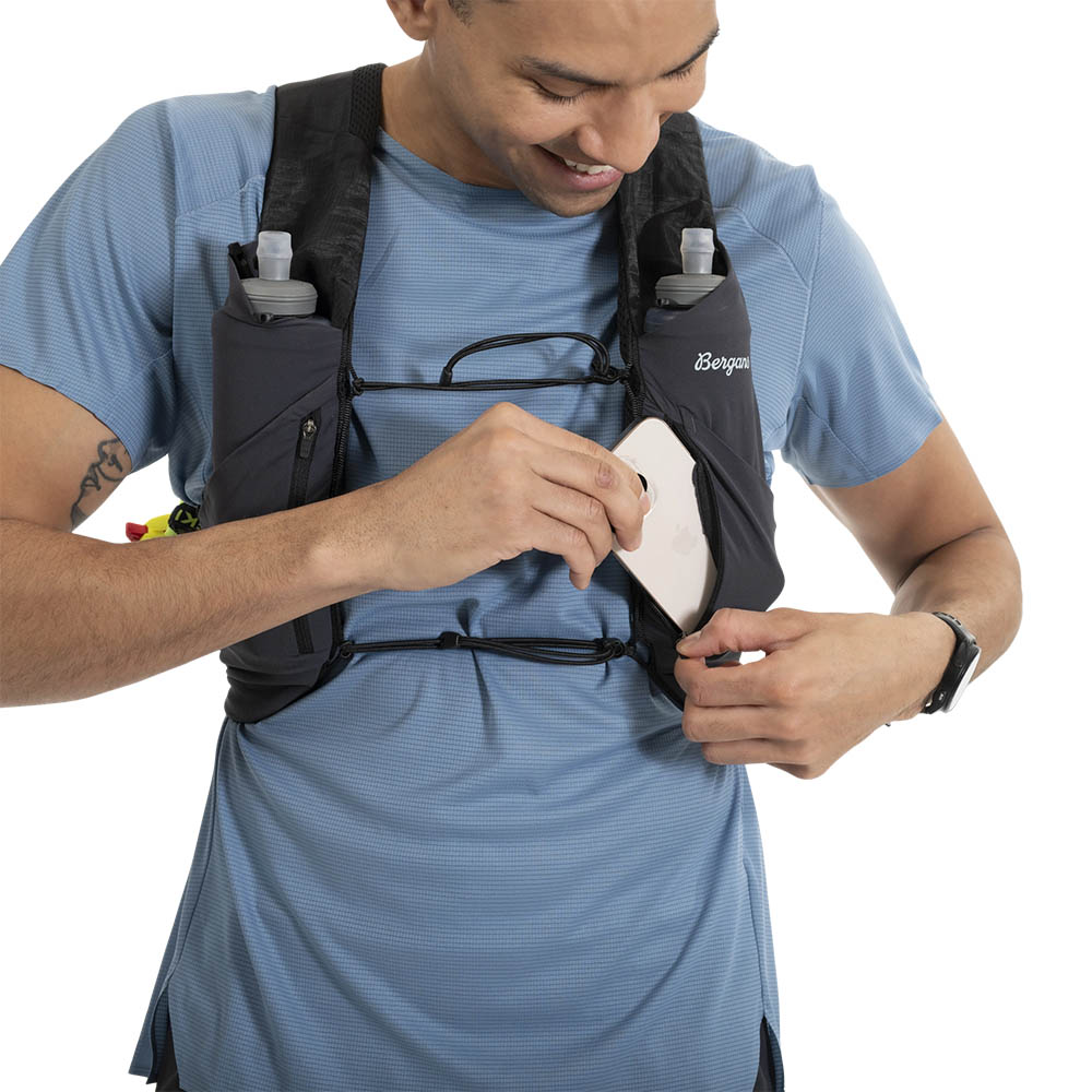 Жилетка за бягане Bergans Y LightLine Hydration Vest 5 Black 2025