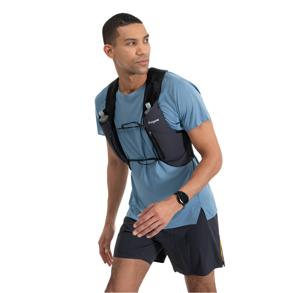 Жилетка за бягане Bergans Y LightLine Hydration Vest 5 Black 2025