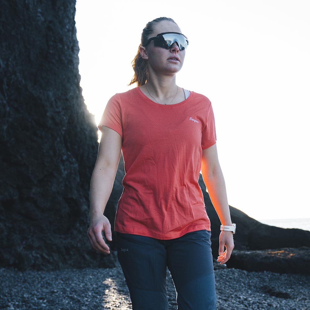Women's merino wool Bergans Rabot Emblem Wool Tee Women Peachy Red