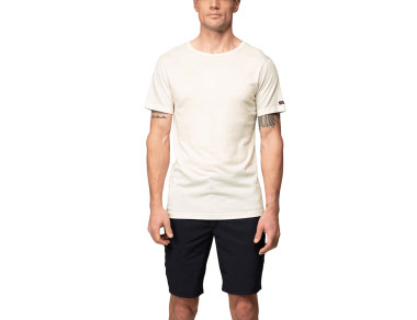 Devold Breeze Merino 150 Tee Man White 2026 - overall view with model